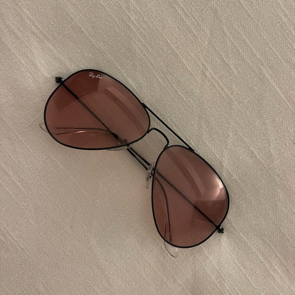 Ray-Ban Aviator Sunglasses with Rose Lenses